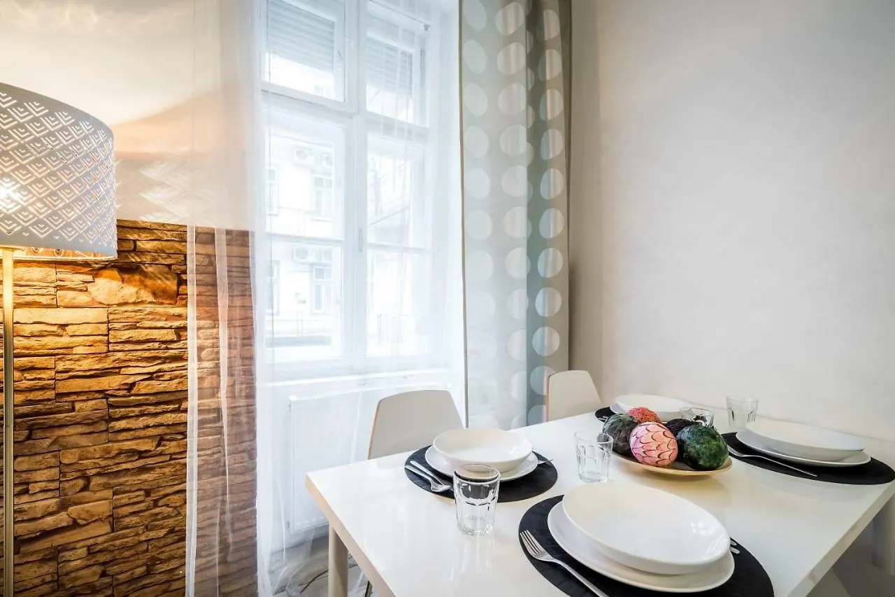 Bpr Bright Sapphire Apartment Budapest 0*,